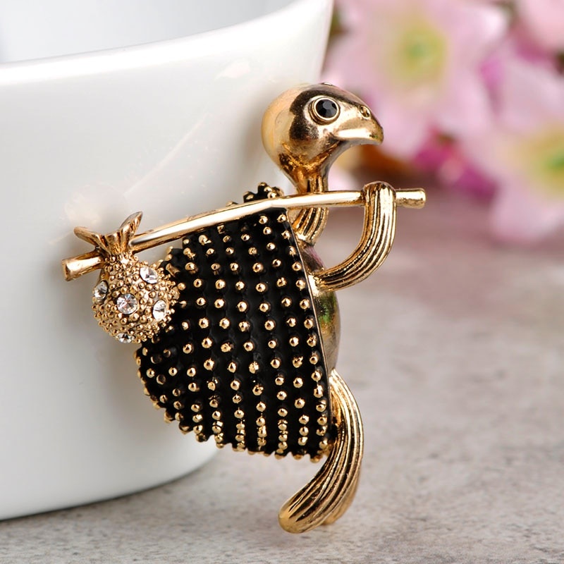 Vintage Fashion Fabrics - Vintage Style Walking Tortoise Brooch Women