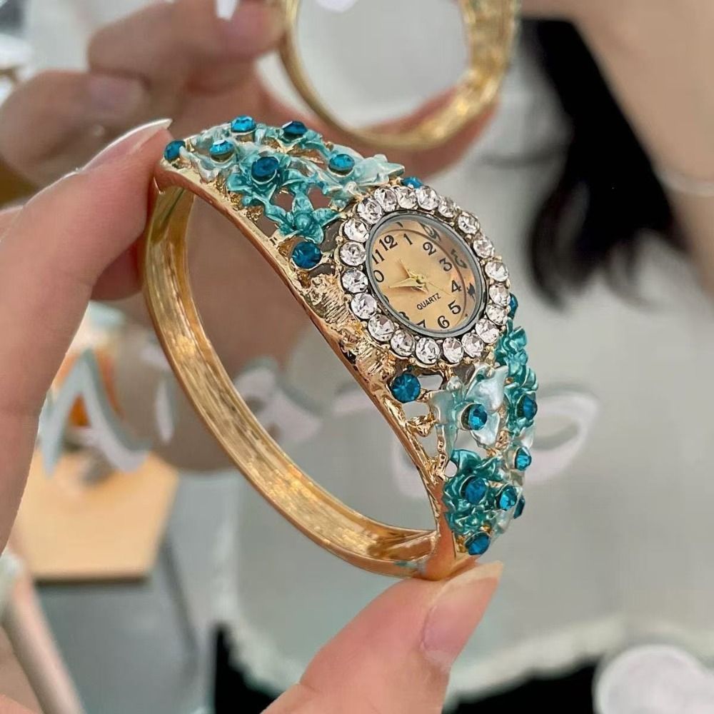 Vintage Fashion Week - Rich In Flowers Vintage Watch Round